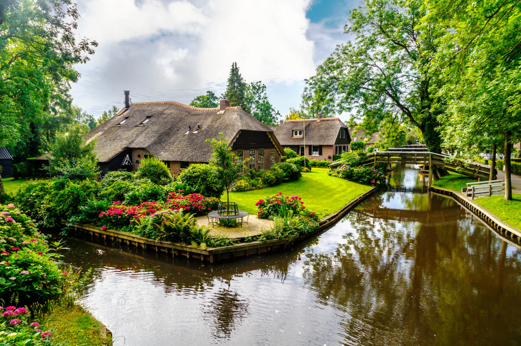 Giethoorn Village, The Netherlands jigsaw puzzle in Great Sightings puzzles on TheJigsawPuzzles.com