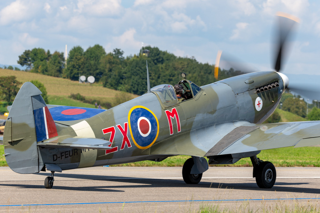 Supermarine Spitfire Mk VIII jigsaw puzzle in Aviation puzzles on TheJigsawPuzzles.com