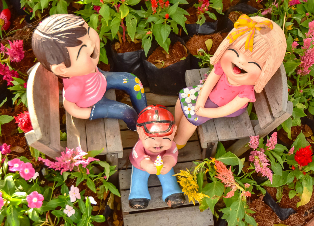 Clay Dolls in the Garden jigsaw puzzle in Macro puzzles on TheJigsawPuzzles.com