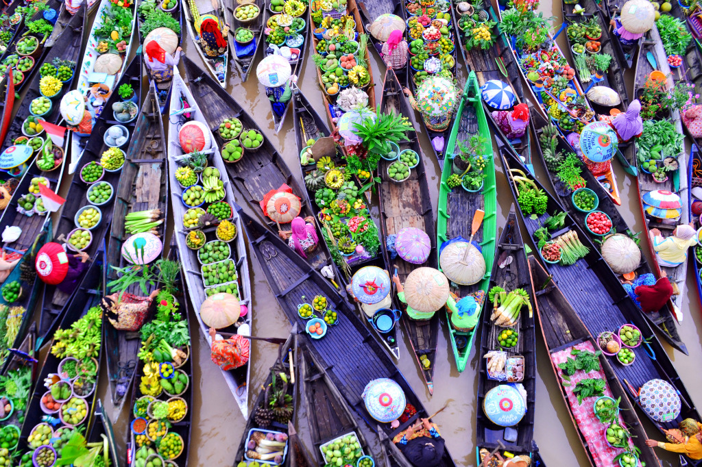 Floating Market in Indonesia jigsaw puzzle in Puzzle of the Day puzzles on TheJigsawPuzzles.com