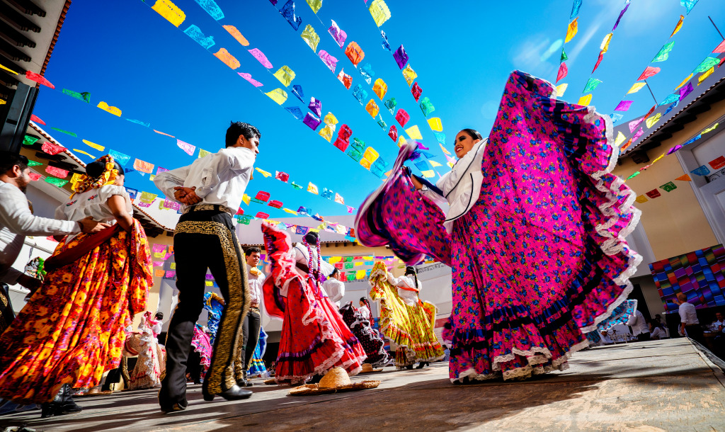 Folklore Dancers in Puerto Vallarta, Mexico jigsaw puzzle in People puzzles on TheJigsawPuzzles.com