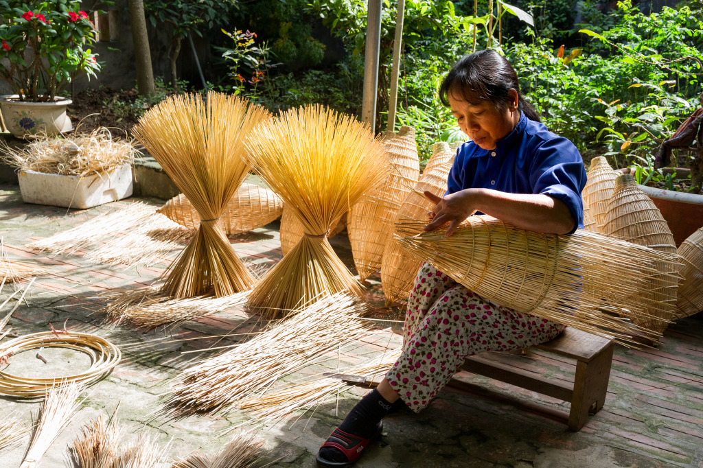 Weaving Bamboo Fish Traps, Vietnam jigsaw puzzle in People puzzles on TheJigsawPuzzles.com