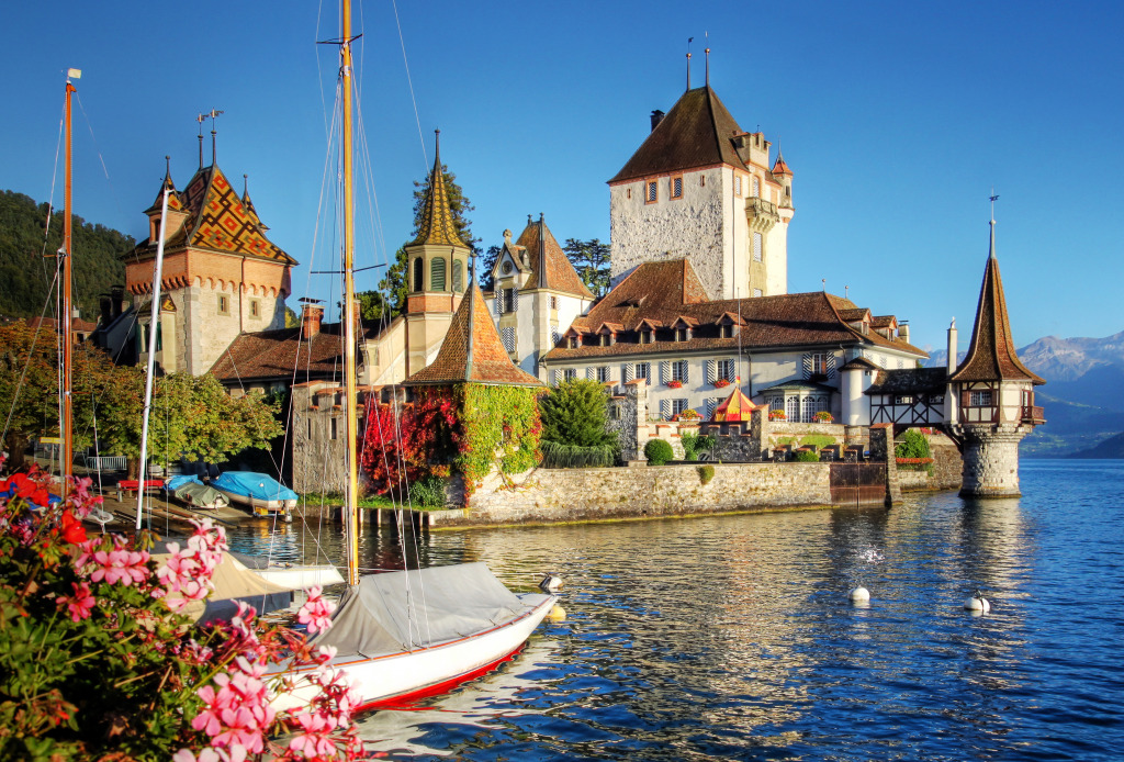 Oberhofen Castle, Lake Thun, Switzerland jigsaw puzzle in Castles puzzles on TheJigsawPuzzles.com