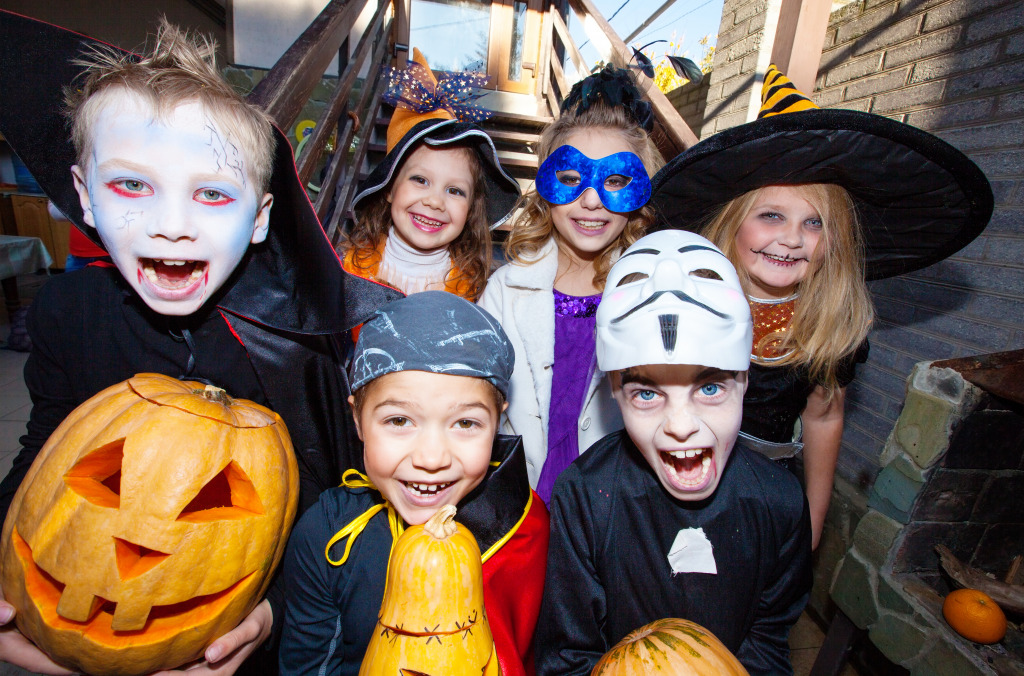 Kids in Halloween Costumes jigsaw puzzle in Halloween puzzles on TheJigsawPuzzles.com