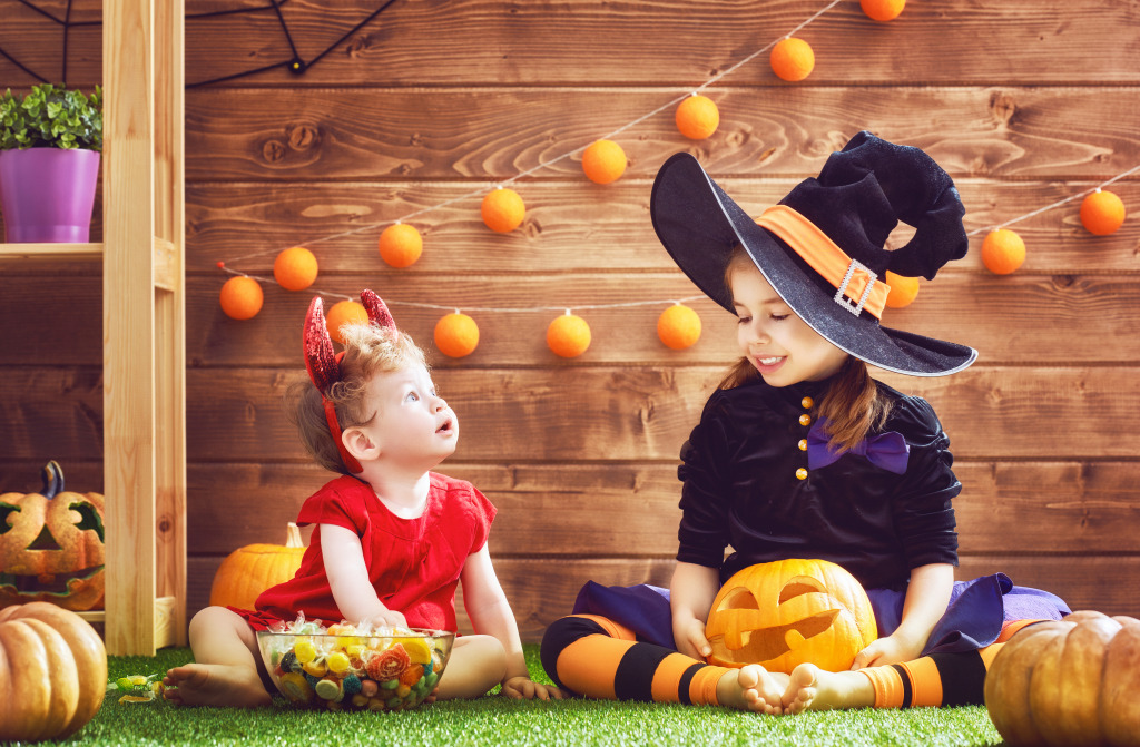 Little Witches jigsaw puzzle in Halloween puzzles on TheJigsawPuzzles.com