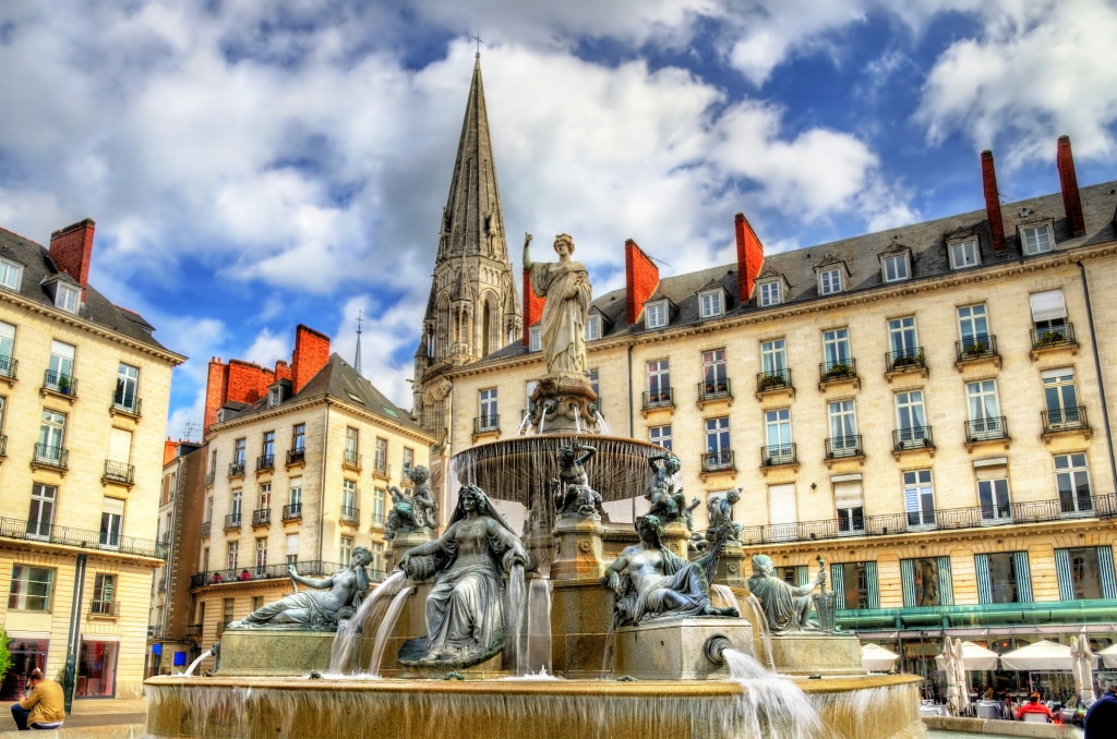Place Royale in Nantes, France jigsaw puzzle in Waterfalls puzzles on TheJigsawPuzzles.com