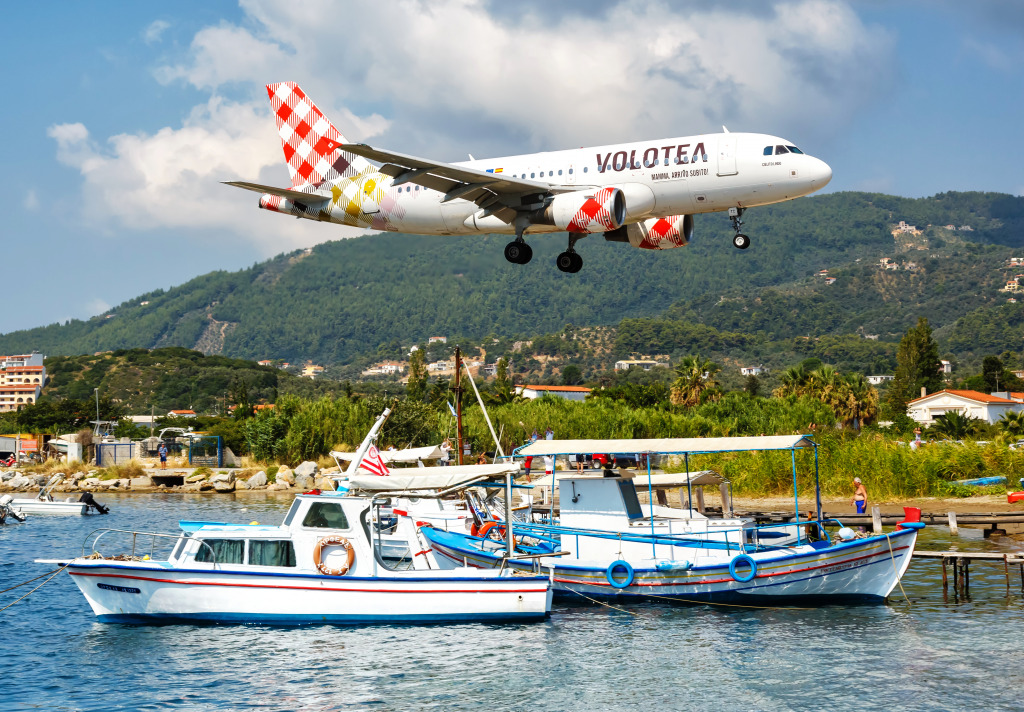 Skiathos Airport, Greece jigsaw puzzle in Aviation puzzles on TheJigsawPuzzles.com