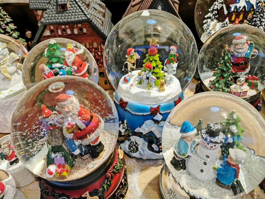 Snow Globes jigsaw puzzle in Macro puzzles on TheJigsawPuzzles.com
