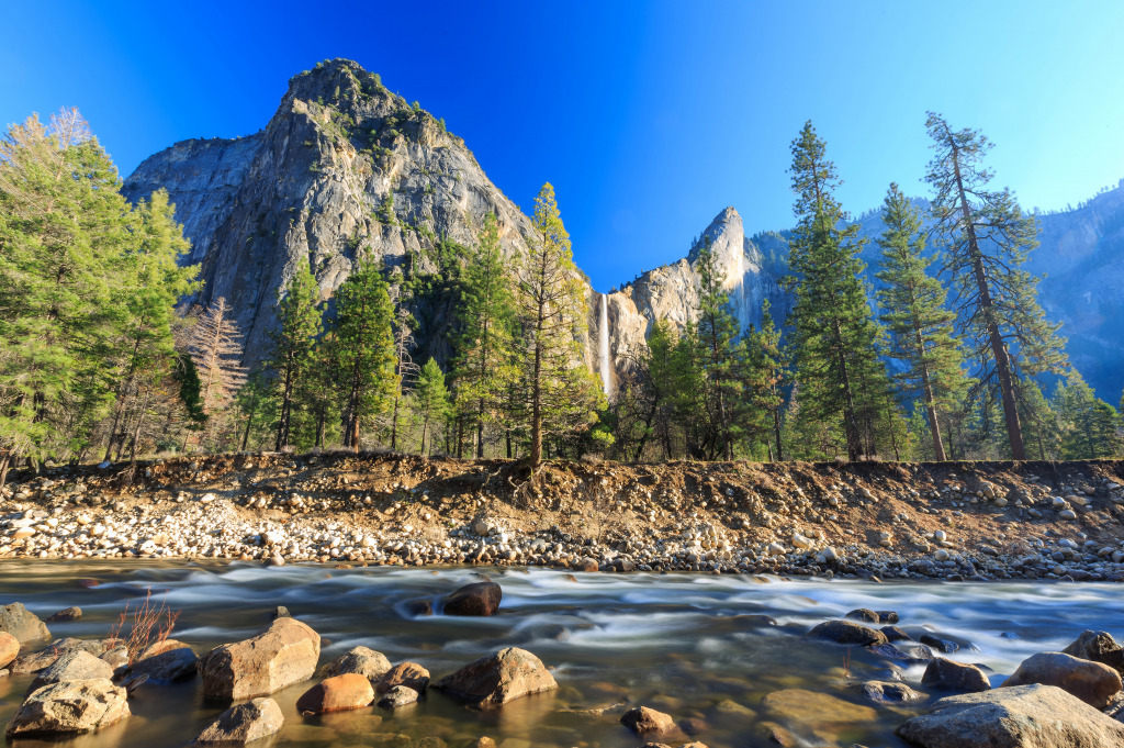 Bridal Veil Falls, Yosemite NP jigsaw puzzle in Waterfalls puzzles on TheJigsawPuzzles.com