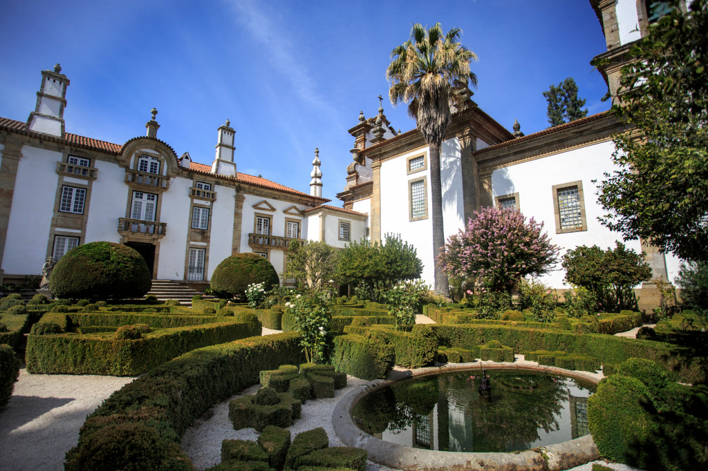 Mateus Palace, Vila Real, Portugal jigsaw puzzle in Castles puzzles on TheJigsawPuzzles.com