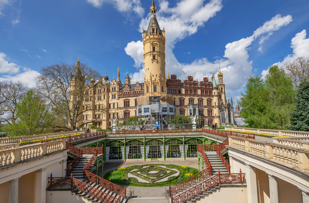 Schwerin Castle With Orangery, Germany jigsaw puzzle in Castles puzzles on TheJigsawPuzzles.com