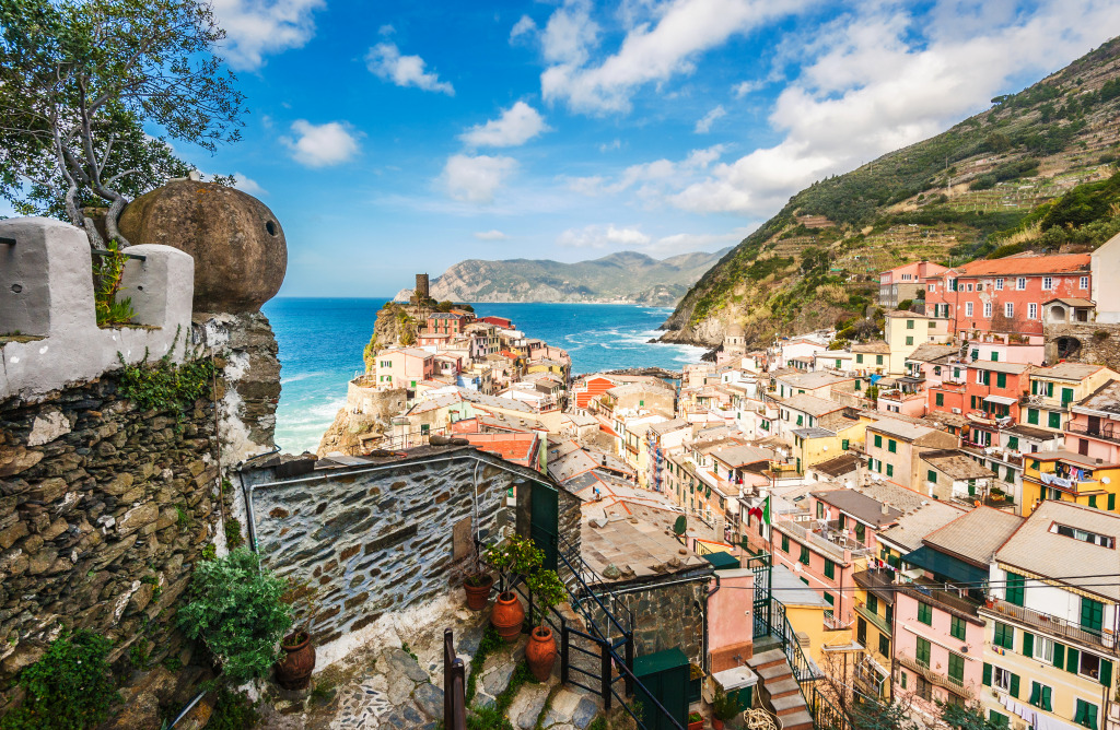 Vernazza, Cinque Terre, Italy jigsaw puzzle in Great Sightings puzzles on TheJigsawPuzzles.com