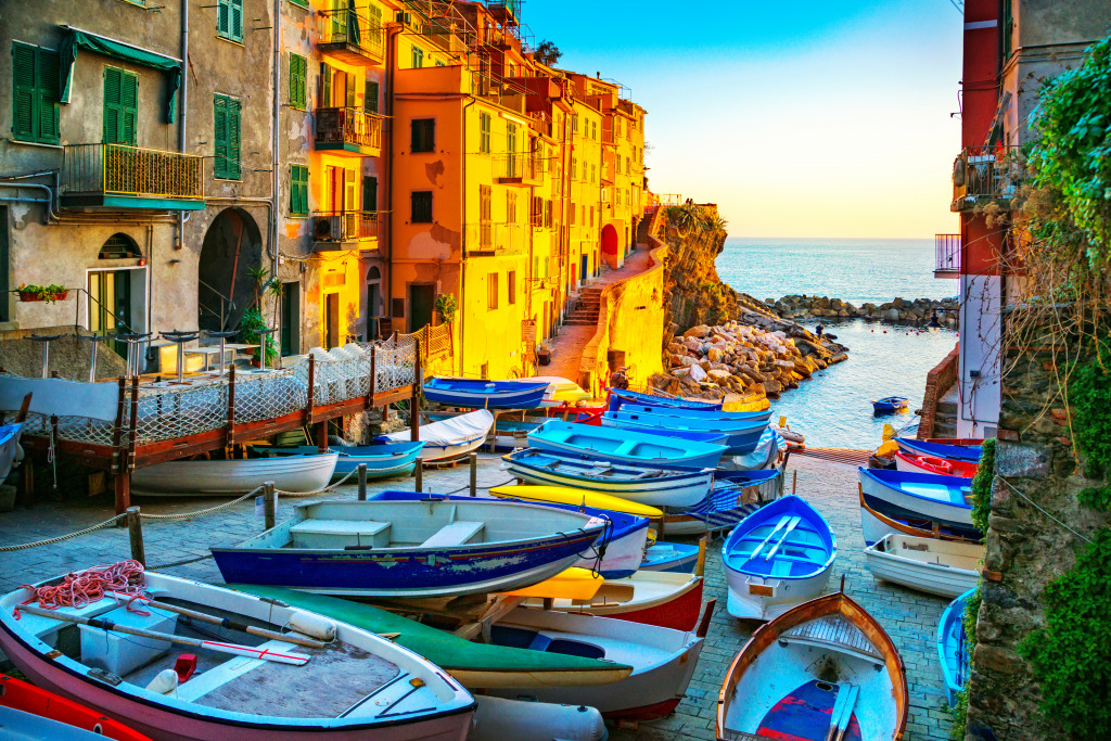 Riomaggiore Village, Cinque Terre, Italy jigsaw puzzle in Great Sightings puzzles on TheJigsawPuzzles.com