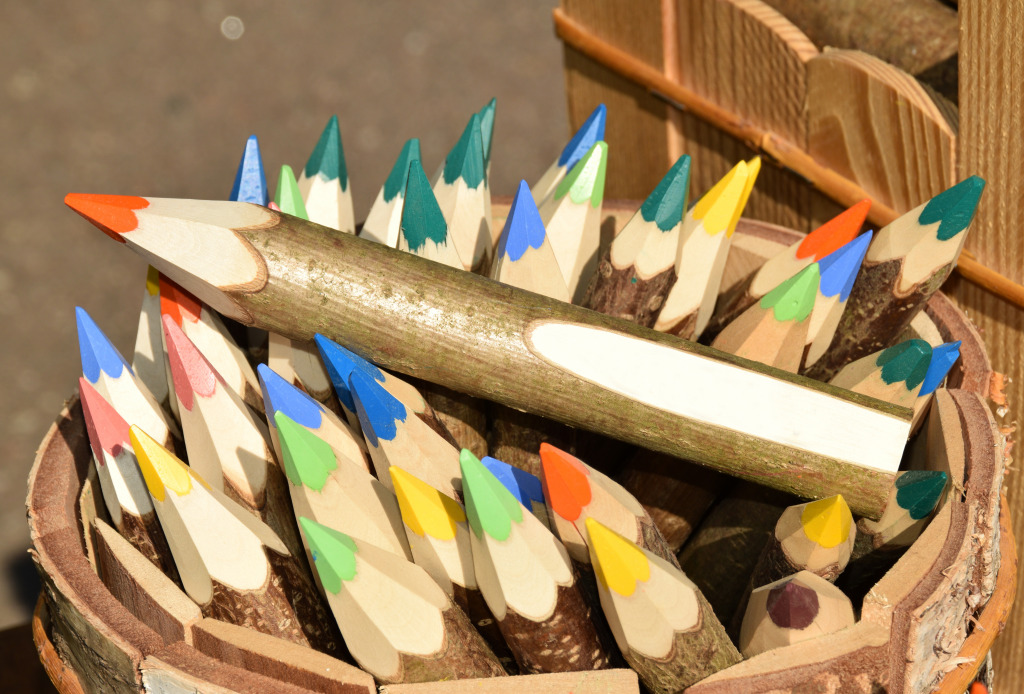 Pencils in a Basket jigsaw puzzle in Macro puzzles on TheJigsawPuzzles.com