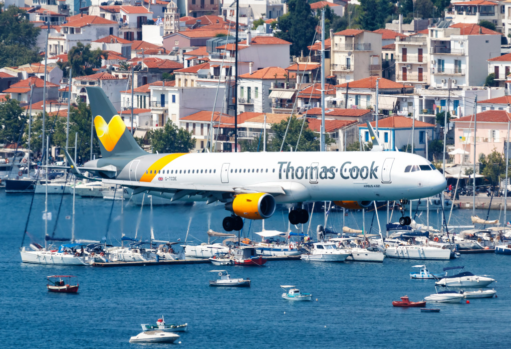 Skiathos Airport, Greece jigsaw puzzle in Aviation puzzles on TheJigsawPuzzles.com