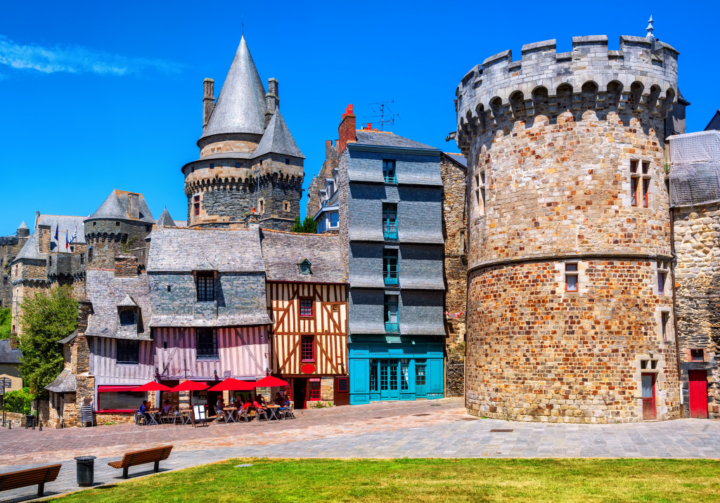 Vitre Medieval Old Town, Brittany, France jigsaw puzzle in Castles puzzles on TheJigsawPuzzles.com