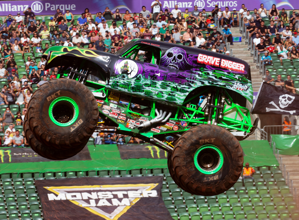 Monster Jam in Sao Paulo, Brazil jigsaw puzzle in Cars & Bikes puzzles on TheJigsawPuzzles.com