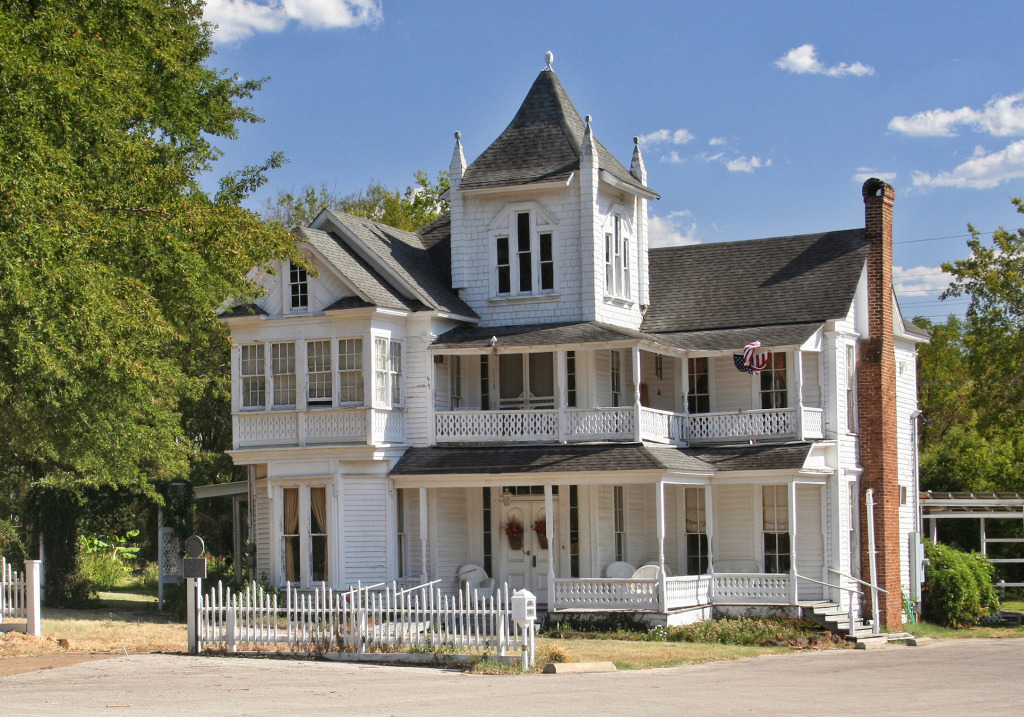 Victorian Home in Jacksonville TX jigsaw puzzle in Street View puzzles on TheJigsawPuzzles.com