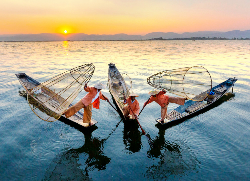 Leg Rower Fishermen, Inle Lake, Myanmar jigsaw puzzle in People puzzles on TheJigsawPuzzles.com