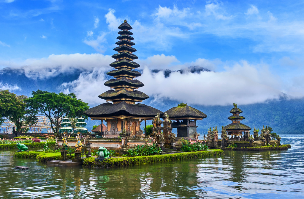 Pura Ulun Danu Beratan Temple, Bali jigsaw puzzle in Great Sightings puzzles on TheJigsawPuzzles.com