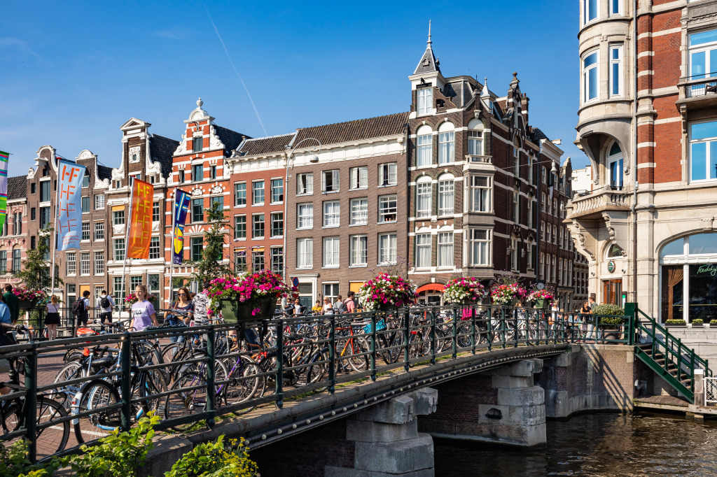 Old Town of Amsterdam jigsaw puzzle in Bridges puzzles on TheJigsawPuzzles.com