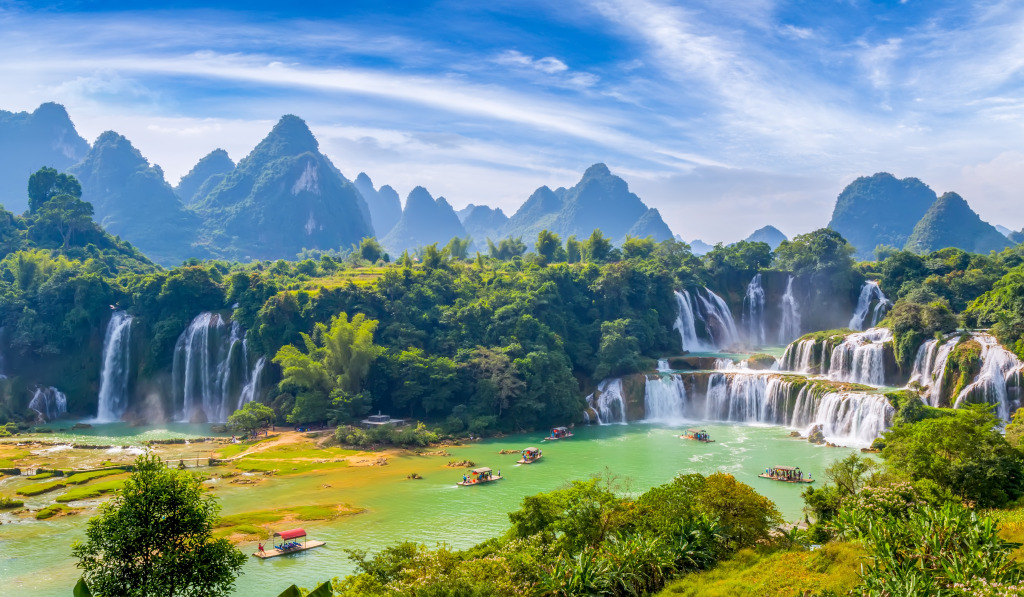 Detian Falls in Guangxi, China jigsaw puzzle in Waterfalls puzzles on TheJigsawPuzzles.com