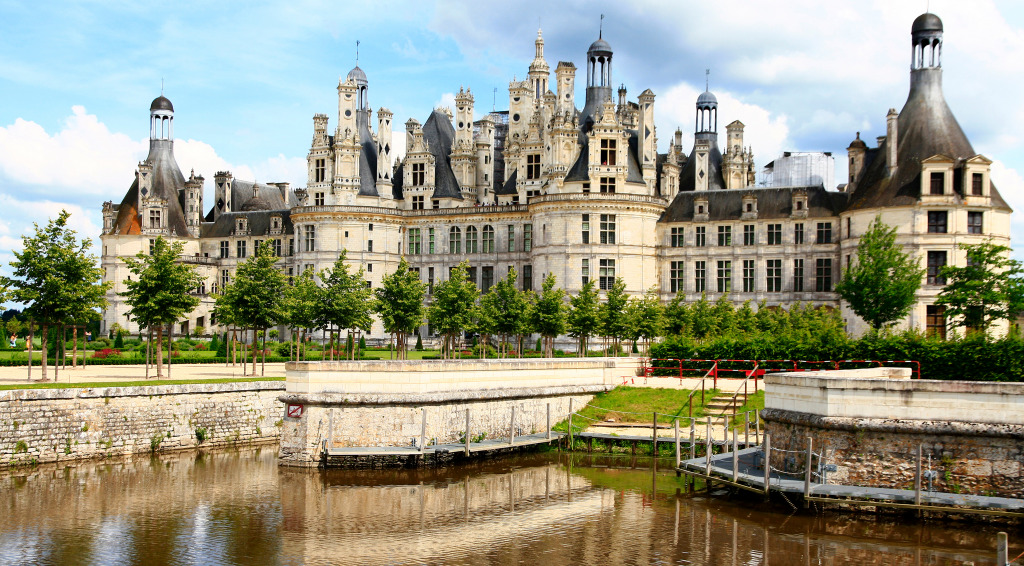 Chateau de Chambord, France jigsaw puzzle in Castles puzzles on TheJigsawPuzzles.com