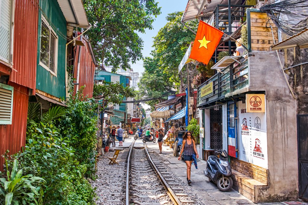 Railway in Hanoi, Vietnam jigsaw puzzle in Street View puzzles on TheJigsawPuzzles.com