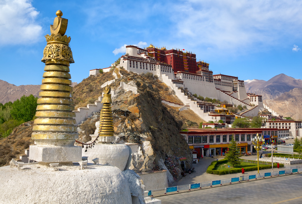 Potala Palace in Lhasa, Tibet jigsaw puzzle in Castles puzzles on TheJigsawPuzzles.com
