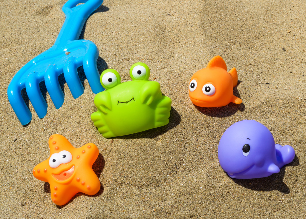 Plastic Toys on the Beach jigsaw puzzle in Under the Sea puzzles on TheJigsawPuzzles.com