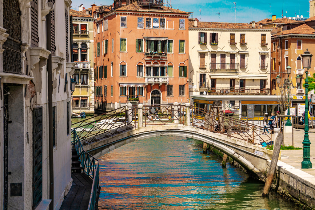 Canal in Venice, Italy jigsaw puzzle in Bridges puzzles on TheJigsawPuzzles.com