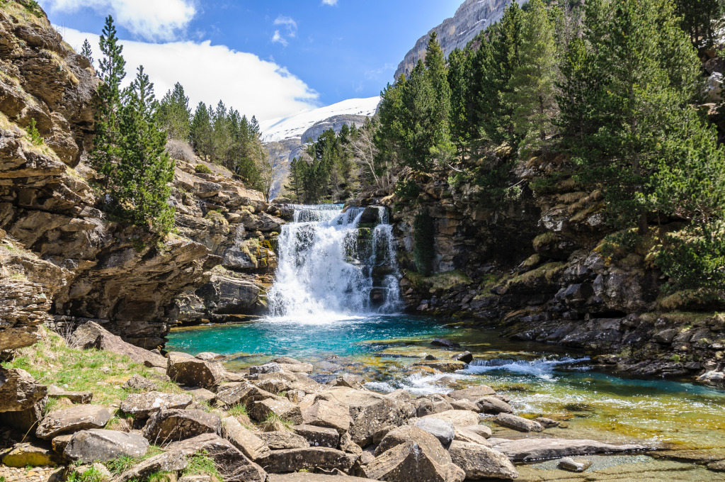 Ordesa Valley, Aragonese Pyrenees, Spain jigsaw puzzle in Waterfalls puzzles on TheJigsawPuzzles.com