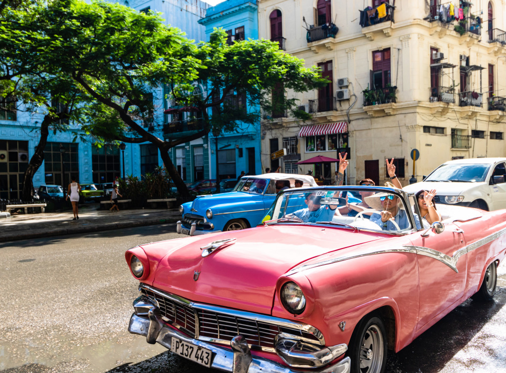 Vintage Taxi in Havana, Cuba jigsaw puzzle in Cars & Bikes puzzles on TheJigsawPuzzles.com