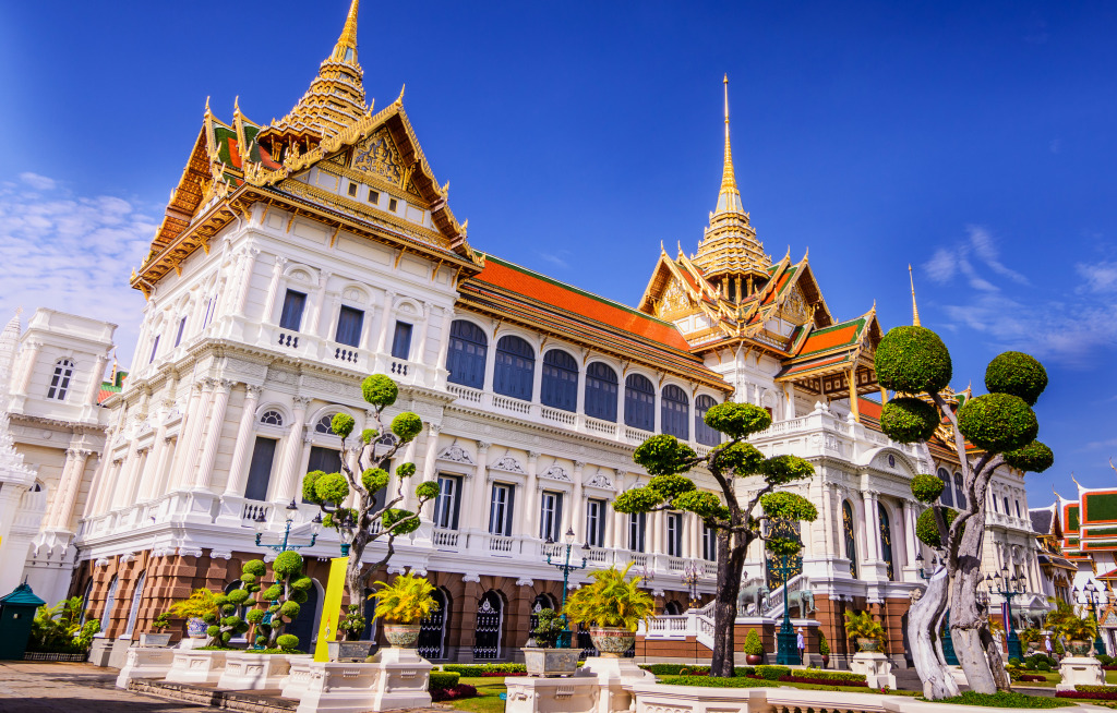 Grand Palace In Bangkok, Thailand jigsaw puzzle in Castles puzzles on TheJigsawPuzzles.com