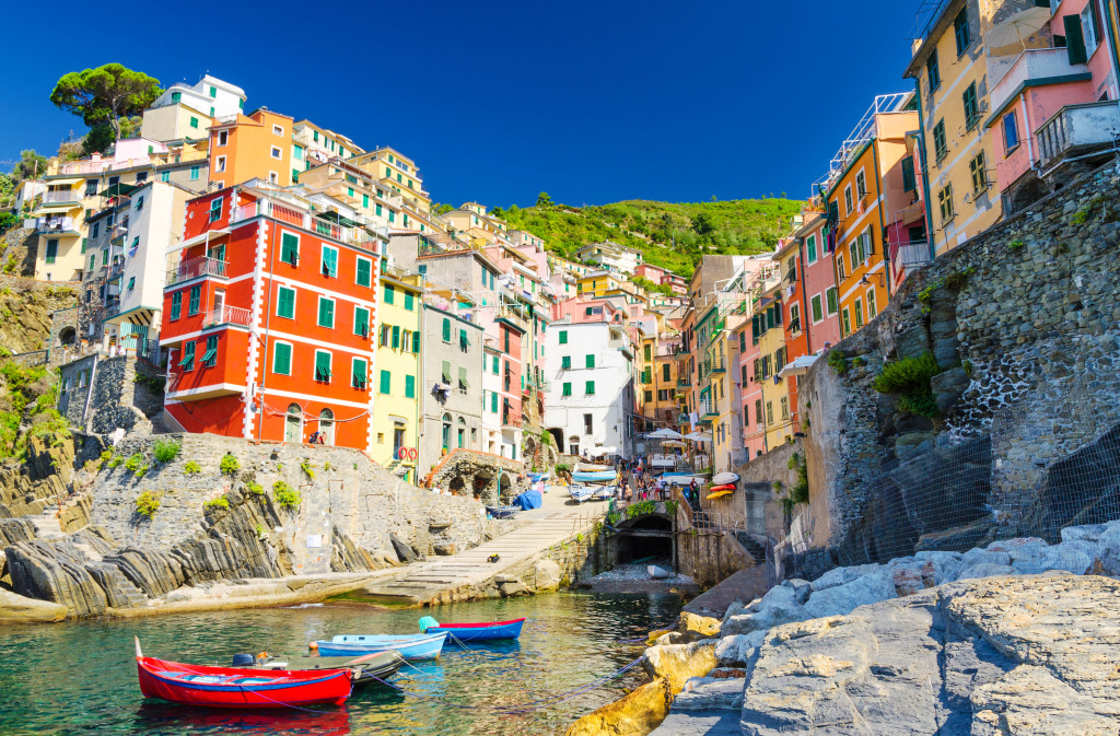 Riomaggiore Fishing Village, Cinque Terre, Italy jigsaw puzzle in Great Sightings puzzles on TheJigsawPuzzles.com