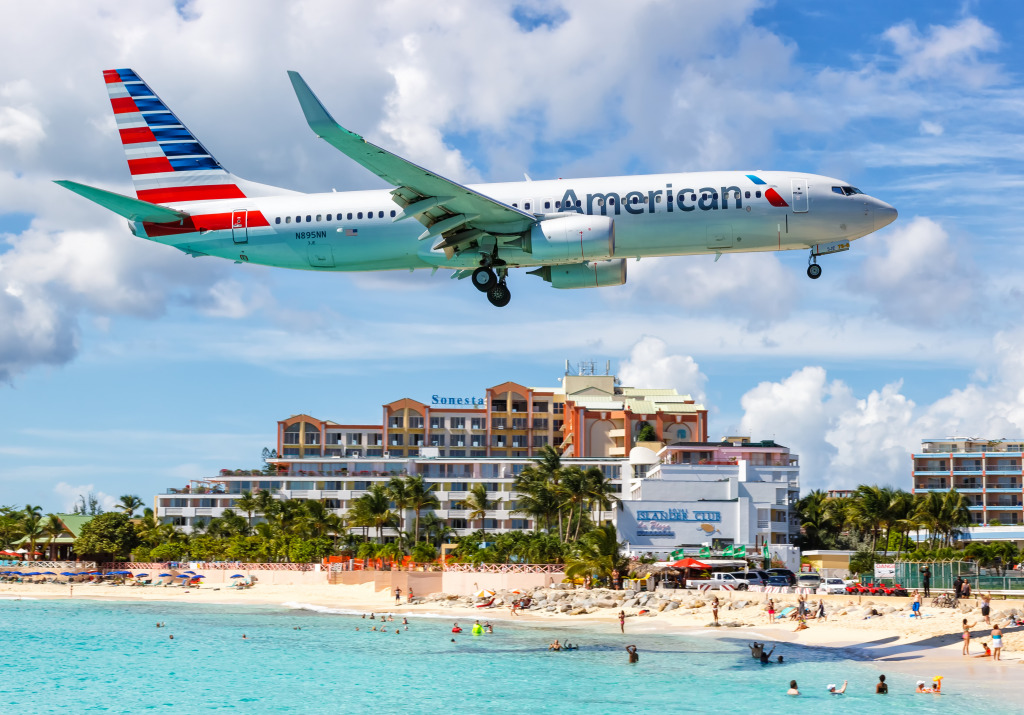 Sint Maarten Airport in the Caribbean jigsaw puzzle in Aviation puzzles on TheJigsawPuzzles.com