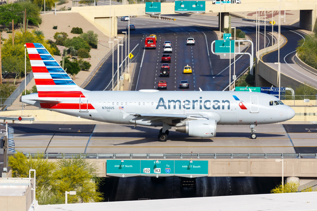 Phoenix Sky Harbor Airport, Arizona jigsaw puzzle in Aviation puzzles on TheJigsawPuzzles.com