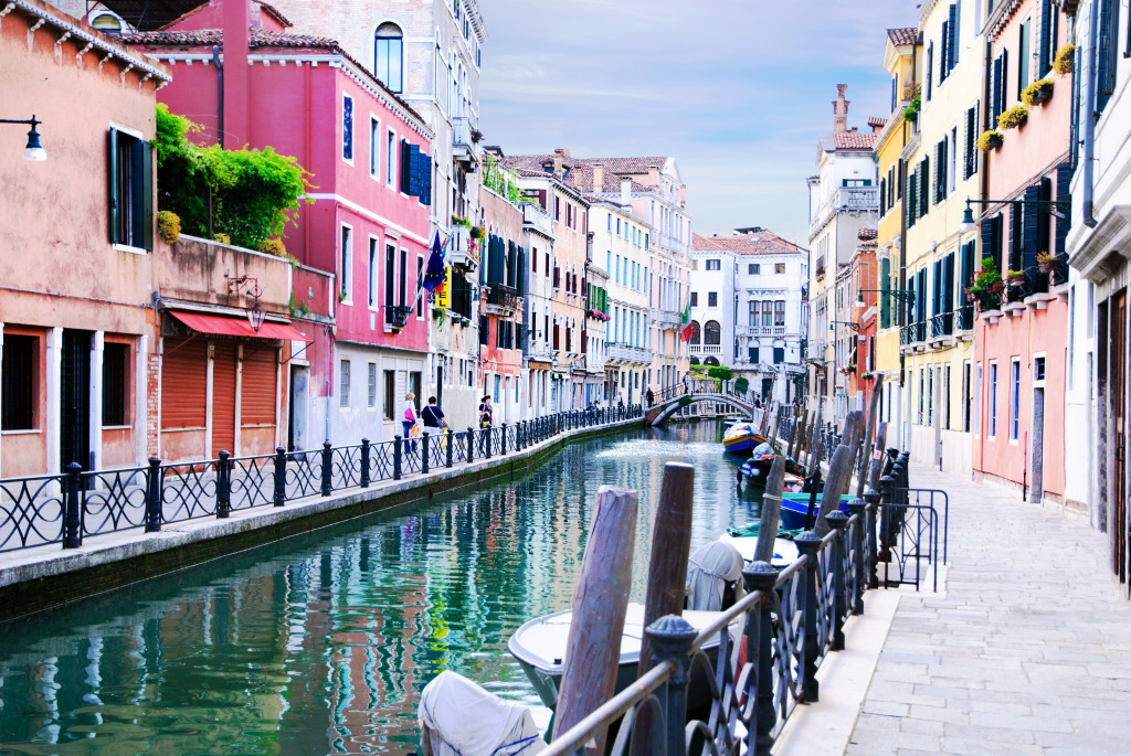 Venetian Canal jigsaw puzzle in Puzzle of the Day puzzles on TheJigsawPuzzles.com