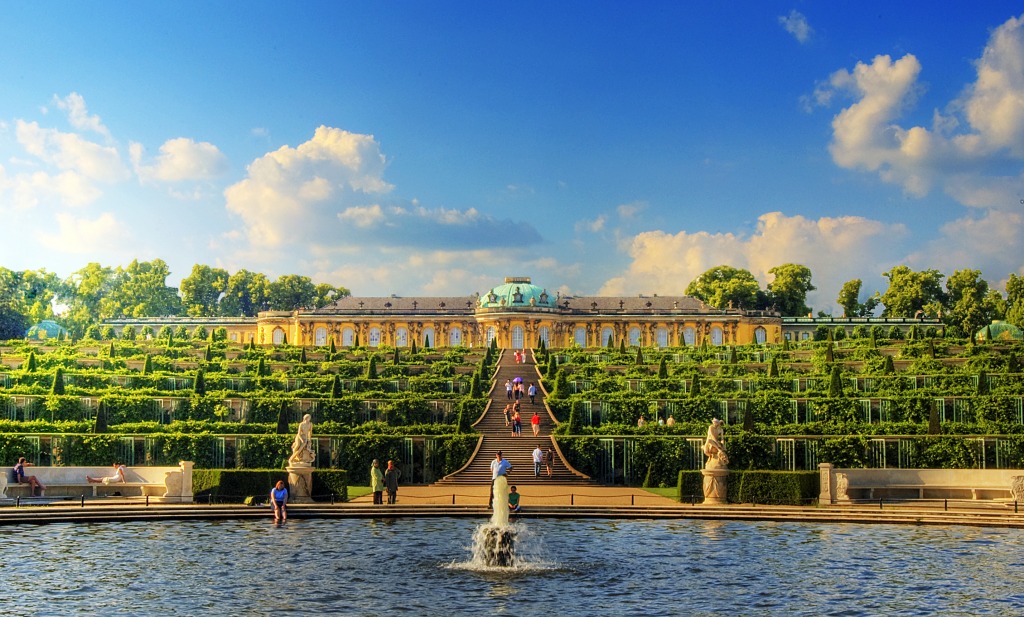 Schloss Sanssouci, Potsdam jigsaw puzzle in Castles puzzles on TheJigsawPuzzles.com