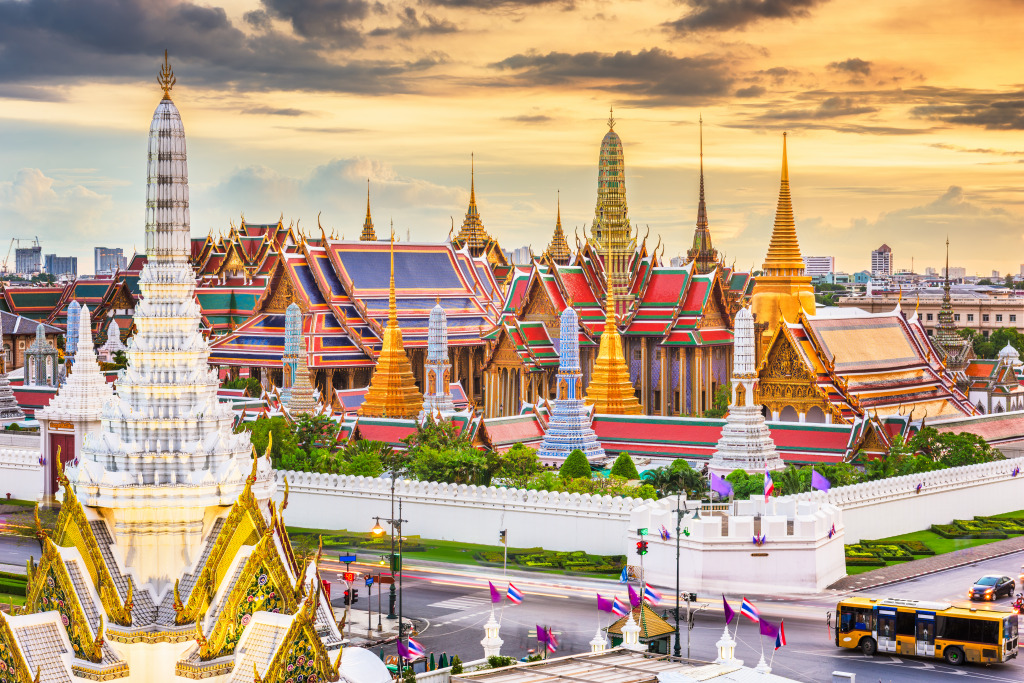 Emerald Buddha Temple, Bangkok, Thailand jigsaw puzzle in Street View puzzles on TheJigsawPuzzles.com