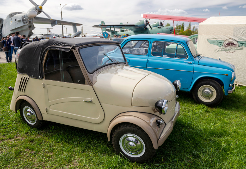 Old Car Land Festival in Kiev, Ukraine jigsaw puzzle in Cars & Bikes puzzles on TheJigsawPuzzles.com