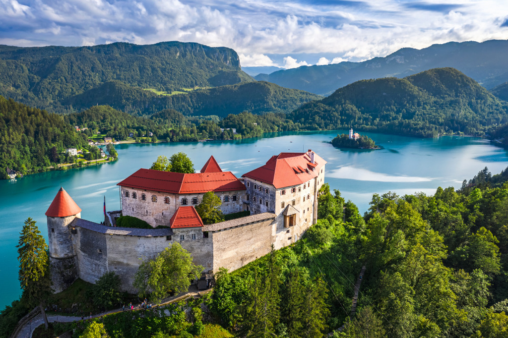Bled Castle, Slovenia jigsaw puzzle in Castles puzzles on TheJigsawPuzzles.com