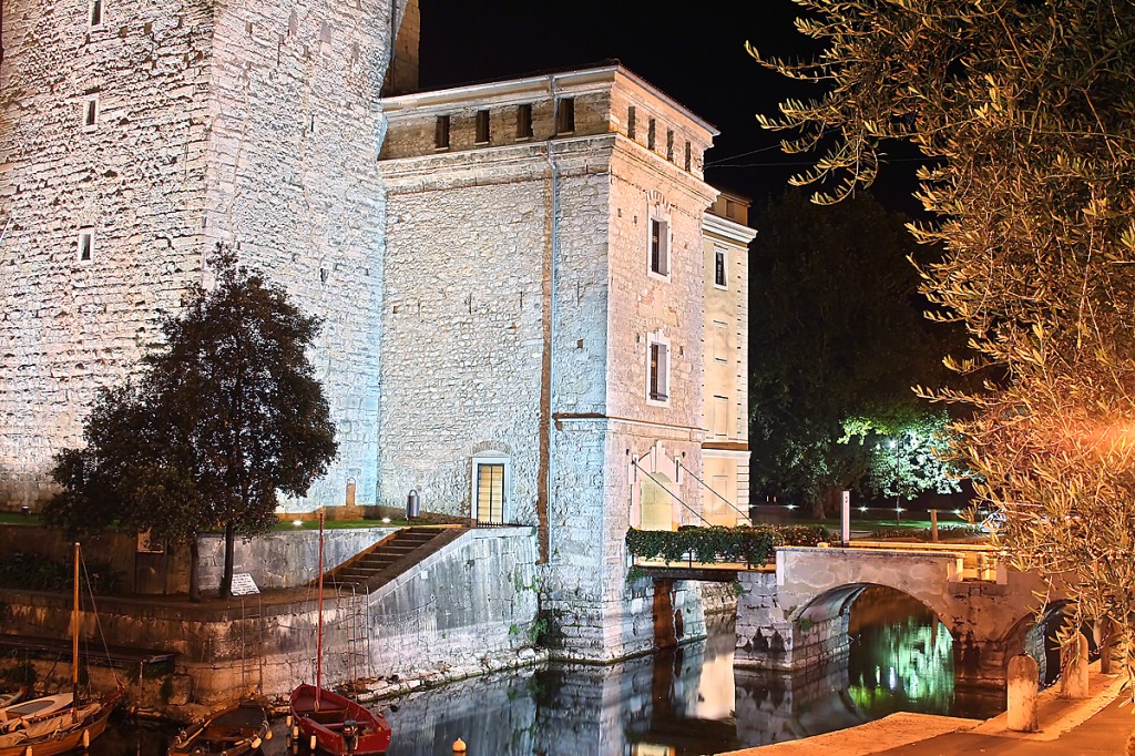 Rocca di Riva jigsaw puzzle in Castles puzzles on TheJigsawPuzzles.com