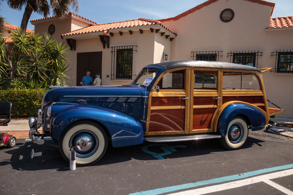 1940 Pontiac Wagon, Naples, Florida jigsaw puzzle in Cars & Bikes puzzles on TheJigsawPuzzles.com