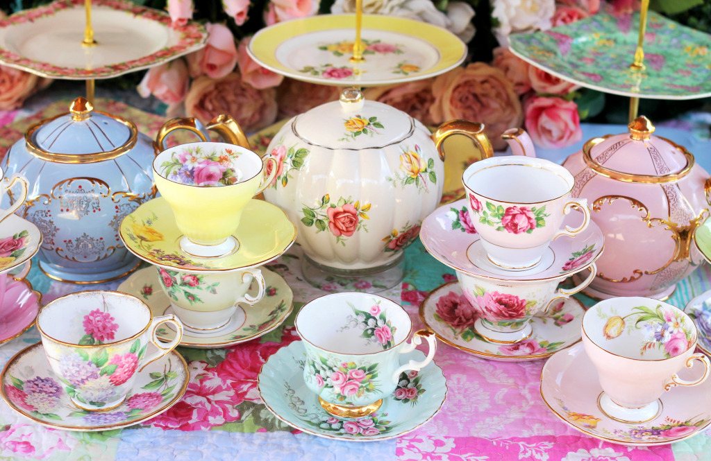Vintage Teapots and Teacups jigsaw puzzle in Puzzle of the Day puzzles on TheJigsawPuzzles.com