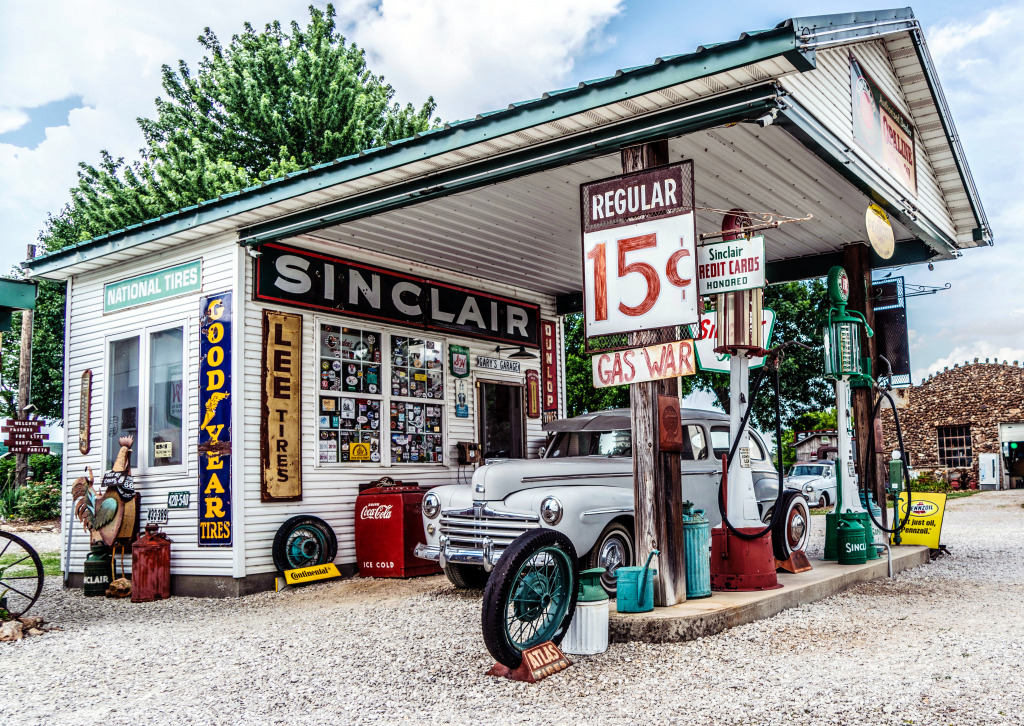 Old Gas Station in Springfield, Missouri jigsaw puzzle in Cars & Bikes puzzles on TheJigsawPuzzles.com