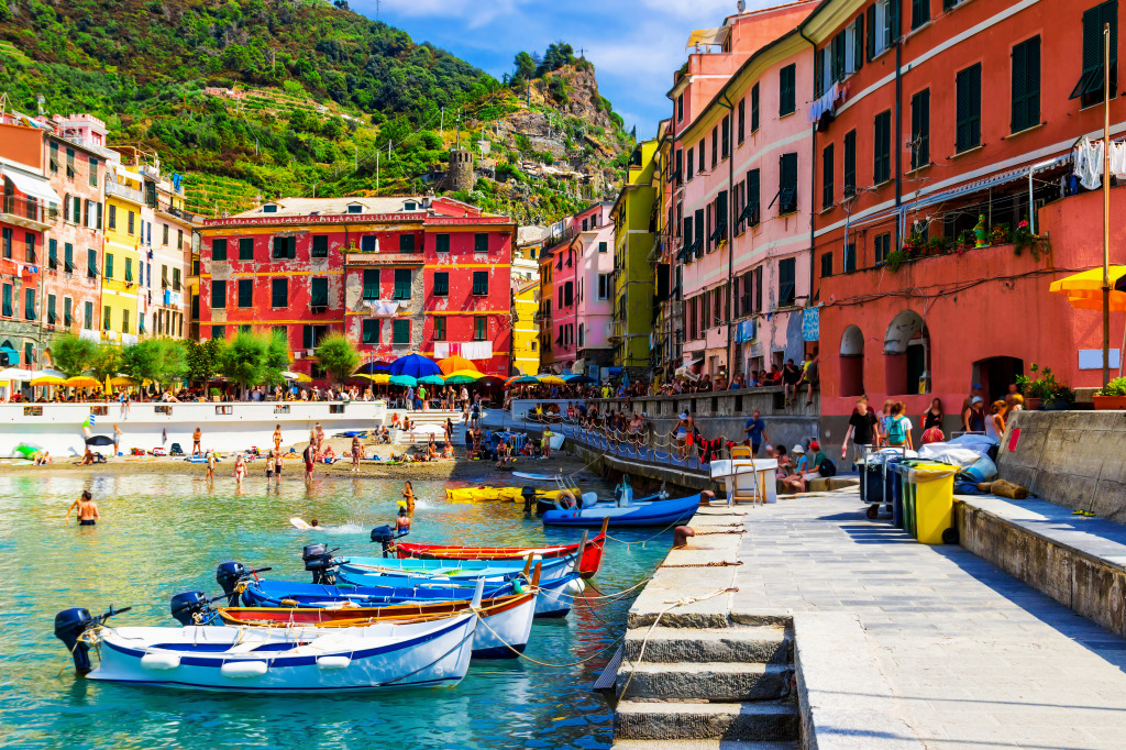 Vernazza Village, Cinque Terre, Italy jigsaw puzzle in Great Sightings puzzles on TheJigsawPuzzles.com