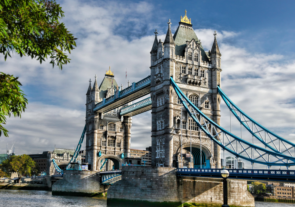 Tower Bridge in London, England jigsaw puzzle in Bridges puzzles on TheJigsawPuzzles.com