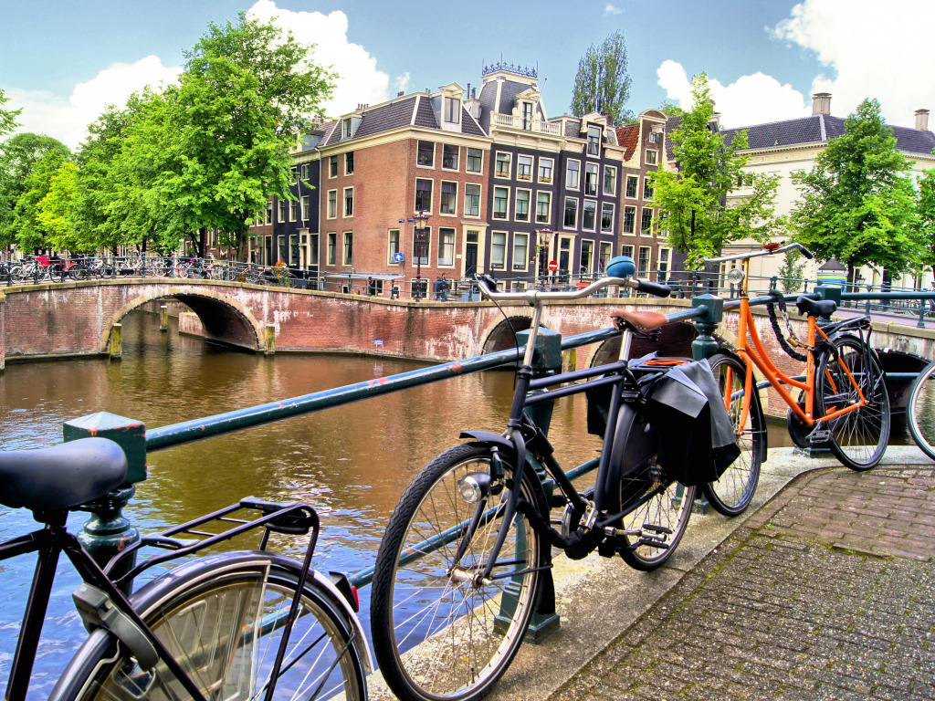 Amsterdam Canal with Bicycles jigsaw puzzle in Bridges puzzles on TheJigsawPuzzles.com