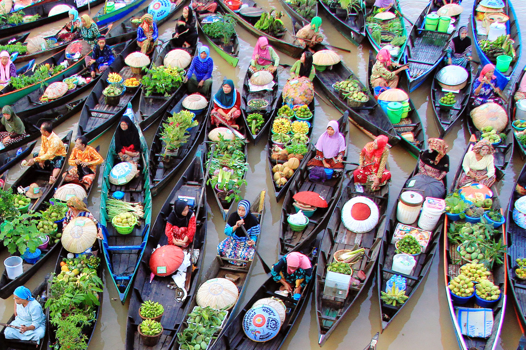 Floating Market in Banjar Regency, Indonesia jigsaw puzzle in People puzzles on TheJigsawPuzzles.com